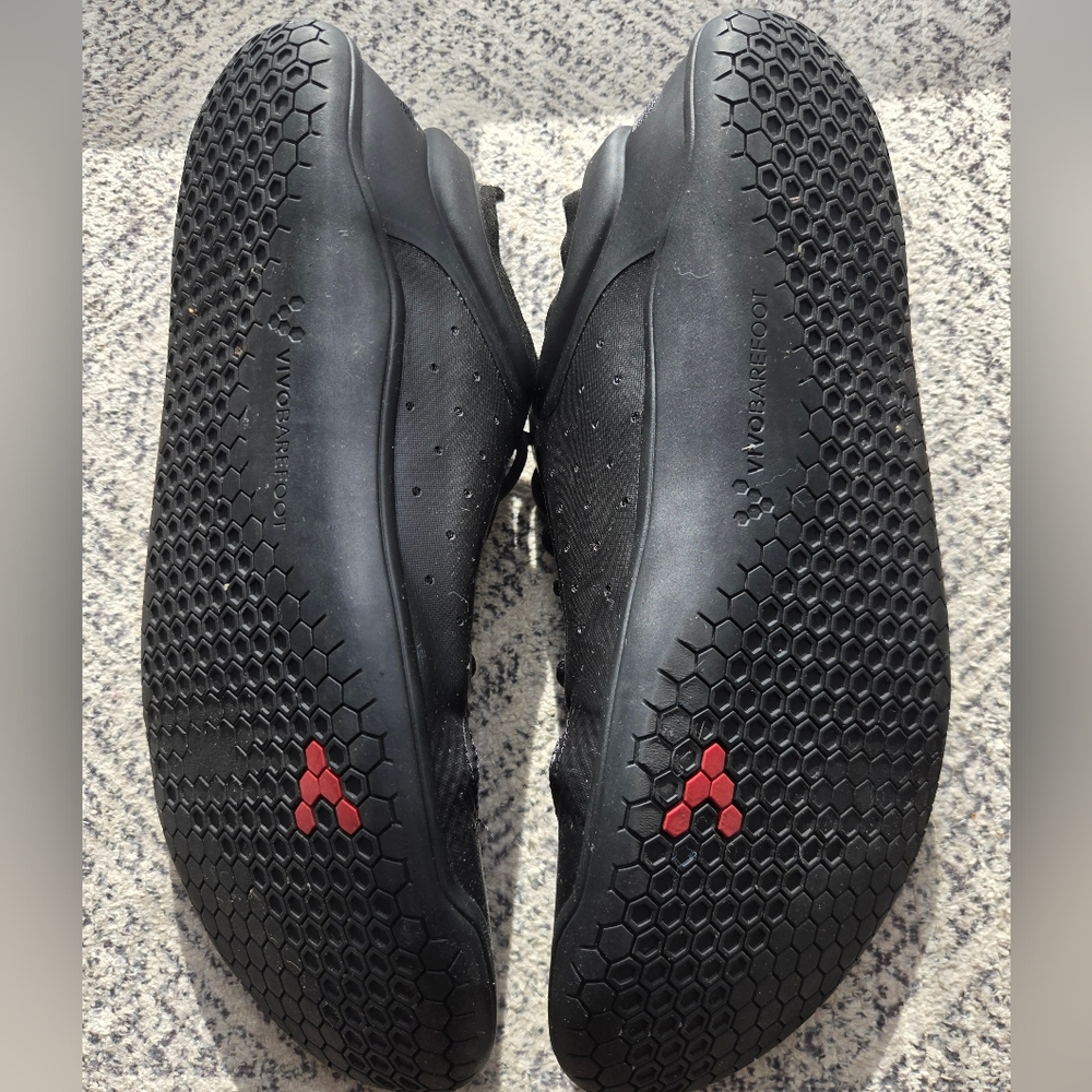 EUC Like New Vivo Black in size 41